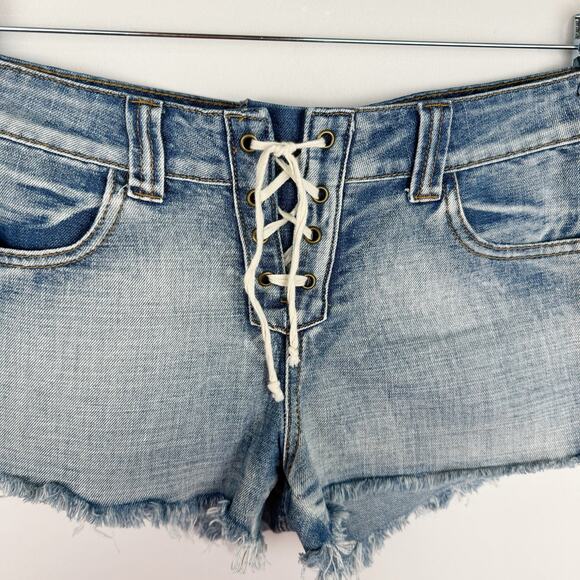 Others Follow Blue Sun Light Wash Denim Lace Up Fringe Jean Shorts Sz 7 - Picture 3 of 9